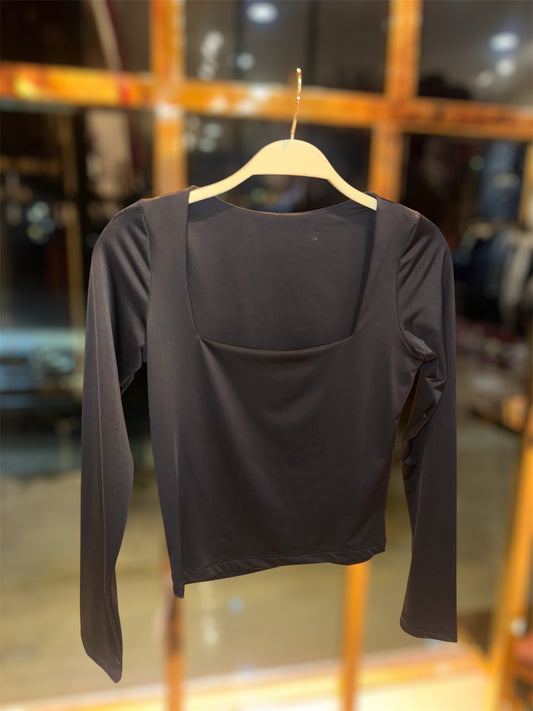 BLUSA BASIC CUADRADO NEGRO
